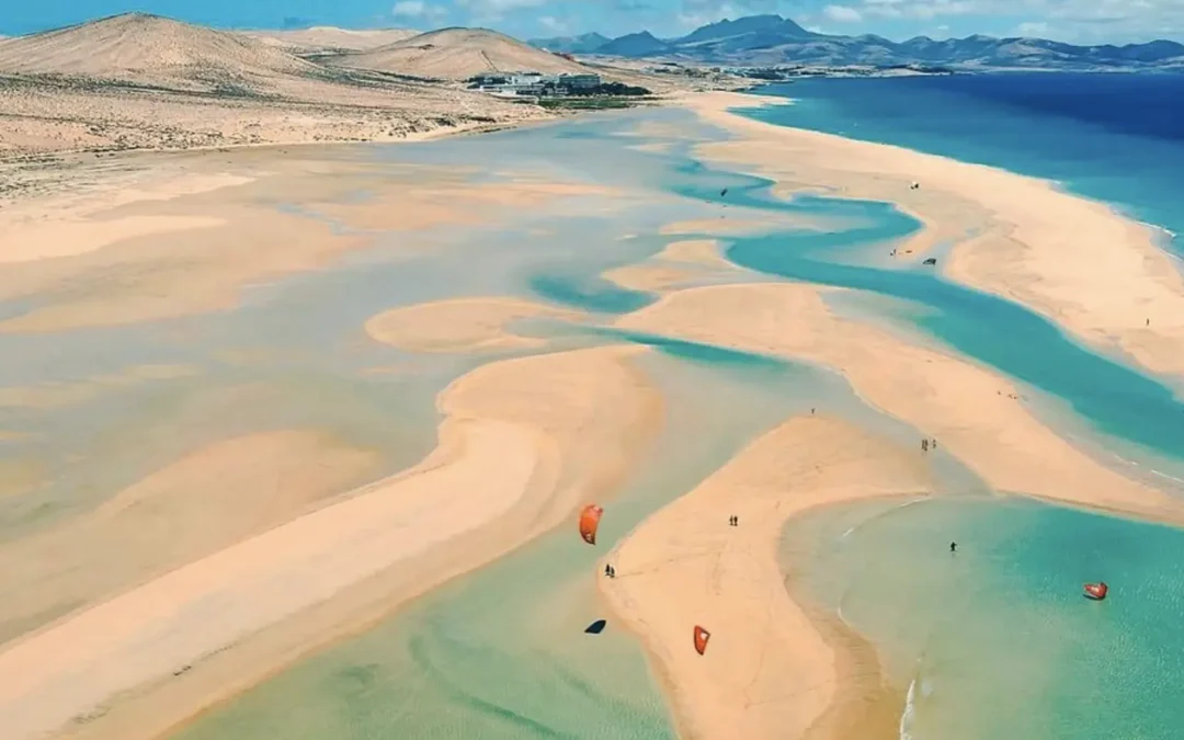 Desde el Coraz&oacute;n de Tindaya hasta la Costa &ndash; Gu&iacute;a de las Playas de Fuerteventura